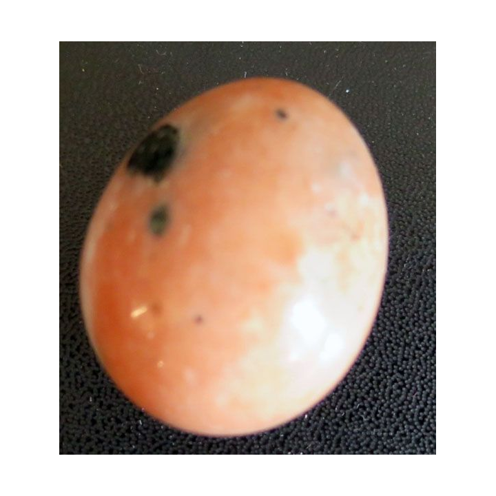 OEUF EN PIERRE 9 hauteur 4 cm couleur rose et taches vertes ert noires