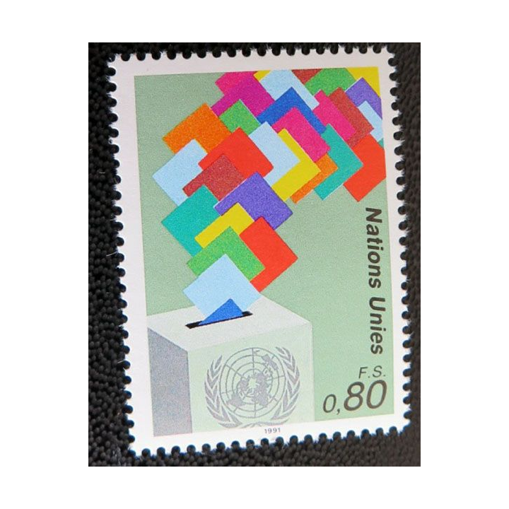 6 timbres neufs ONU Namibie 6 timbres prévention du crime 4 timbres UN