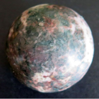BOULE EN PIERRE 21 diamètre 5 cm couleur marbré vert et rose