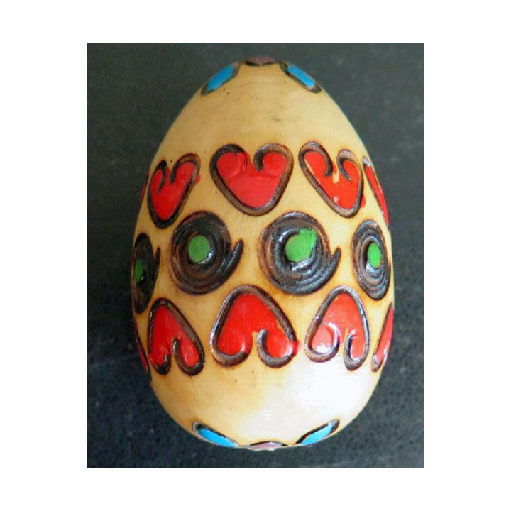 OEUF EN BOIS hauteur 6 cm couleur beige avec coeurs rouges 