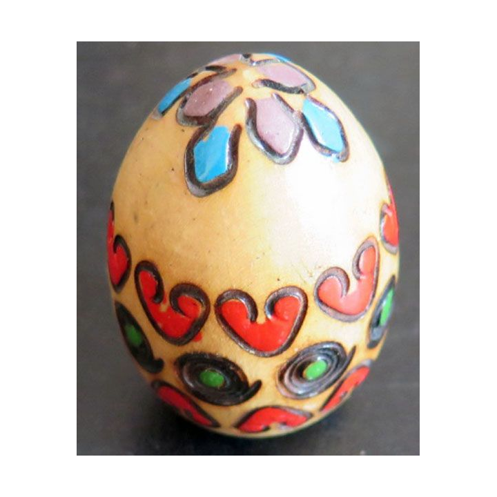 OEUF EN BOIS hauteur 6 cm couleur beige avec coeurs rouges 