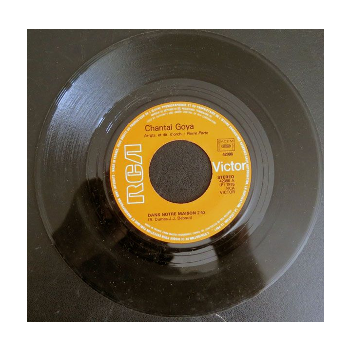 DISQUE 45 TOURS : Chantal Goya Notre Chanson d'Amour et Dans notre maison 