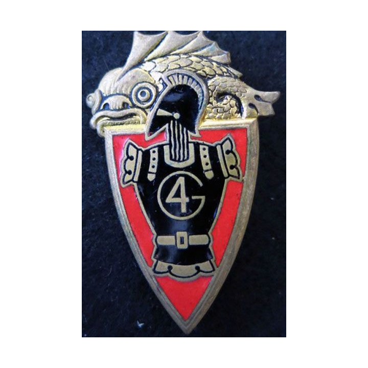 4° RG : Insigne métallique du 4° régiment du Génie de fabrication Drago Paris H. 211 dos guilloché anneaux