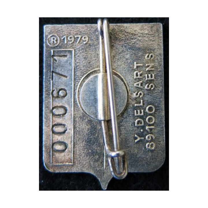 9° RI : Insigne métallique du 9° régiment d'infanterie "Normandie Infanterie" de fabrication Delsart Sens R 1979 N° 000671