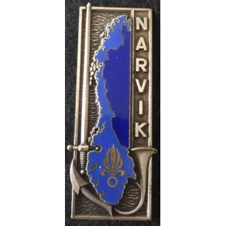PROMOTION ST CYR : insigne métallique de la promotion ESM "Narvik" LR Paris G. 2153 argenté en émail