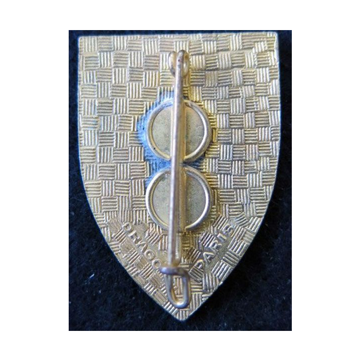 4° SIM : insigne métallique de la 4° section d’infirmiers militaires de fabrication Drago Paris en émail