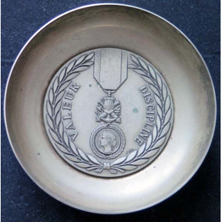Coupelle métallique de la Médaille militaire