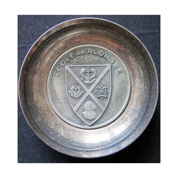Coupelle métallique de l'école de Plongée