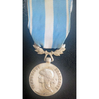 FRANCE : médaille d'outre mer en métal argenté