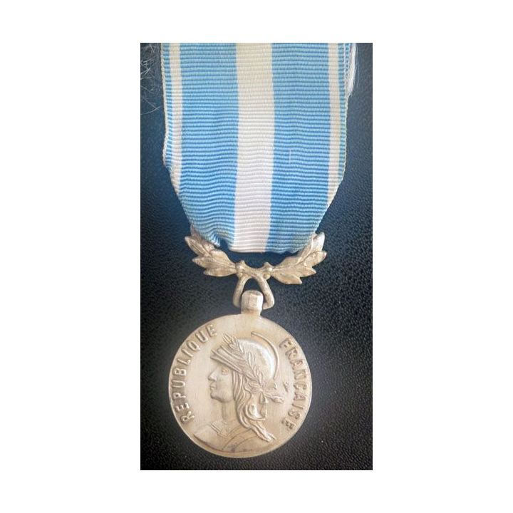 FRANCE : médaille d'outre mer en métal argenté