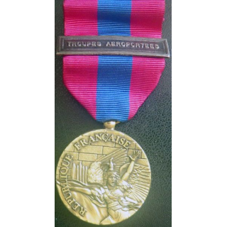 FRANCE médaille de la défense nationale barrette "Troupes aéroportées"