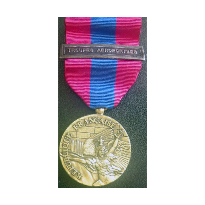 FRANCE médaille de la défense nationale barrette "Troupes aéroportées"