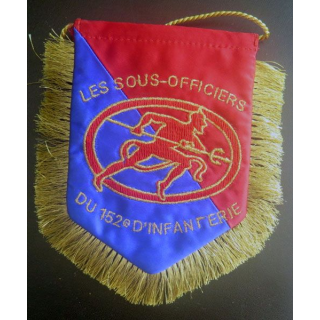 152° RI : drapeau des sous officiers du 152° régiment d'infanterie en fils dorés