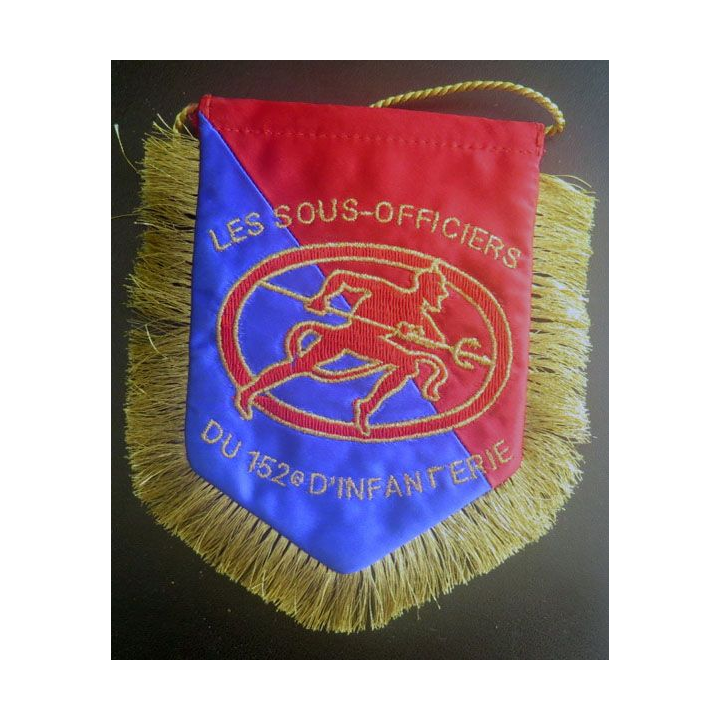 152° RI : drapeau des sous officiers du 152° régiment d'infanterie en fils dorés