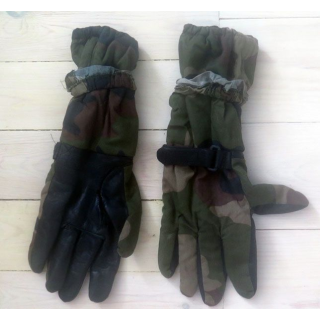 Paire de gants militaires camouflés de fabrication Paul Boye 2006 taille 9 