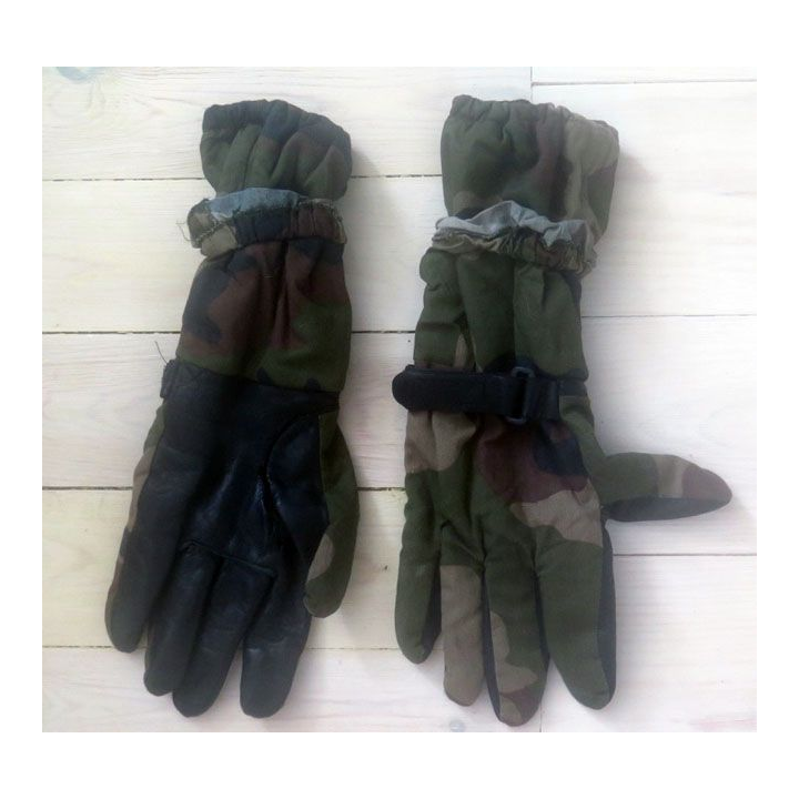 Paire de gants militaires camouflés de fabrication Paul Boye 2006 taille 9 