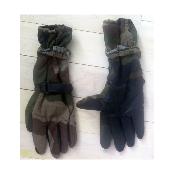 Paire de gants militaires camouflés de fabrication Paul Boye 2006 taille 9 