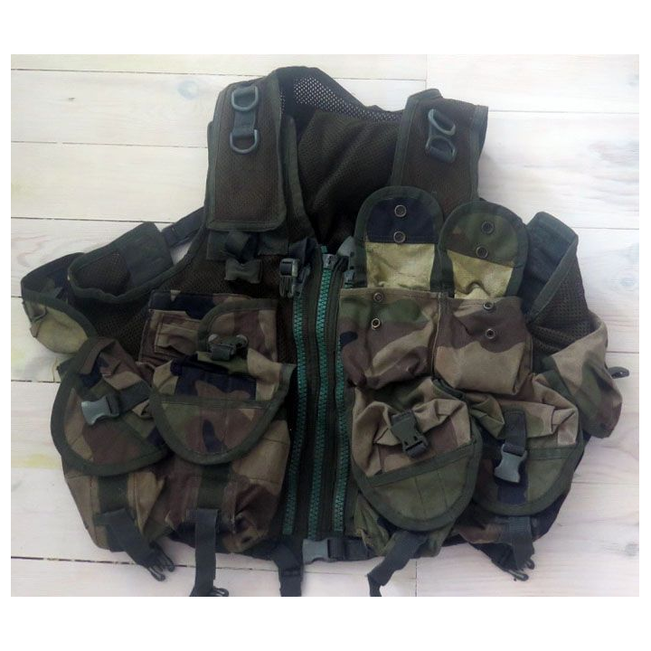 Gilet tactique parachutiste OPEX porte munitions et équipements