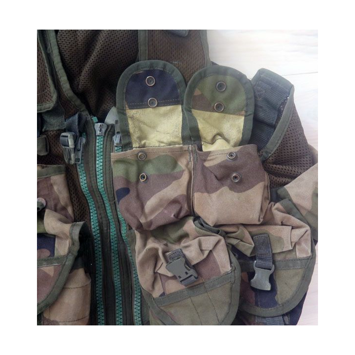 Gilet tactique parachutiste OPEX porte munitions et équipements