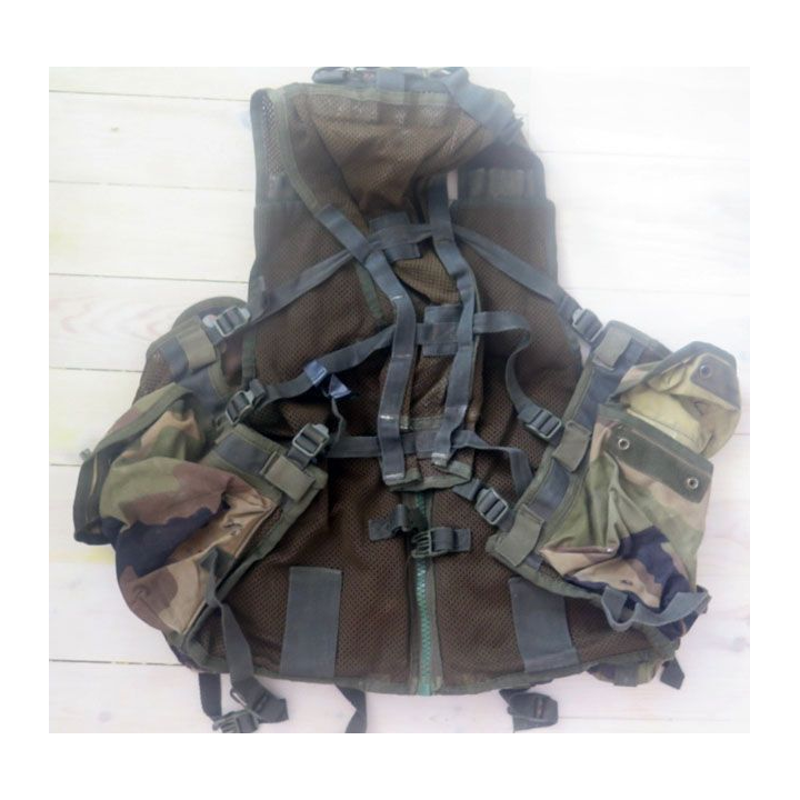 Gilet tactique parachutiste OPEX porte munitions et équipements