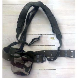 ceinturon avec bretelles et porte gourde camouflée