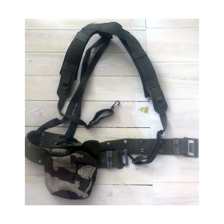 ceinturon avec bretelles et porte gourde camouflée