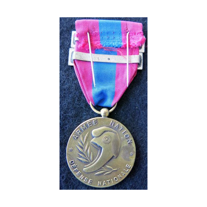 FRANCE : médaille de la défense nationale type bronze avec barrettes "Génie et FFA "