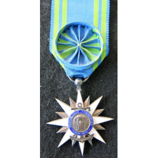 FRANCE : Médaille d'officier de l'Ordre du Mérite Maritime en émail  dans sa boite