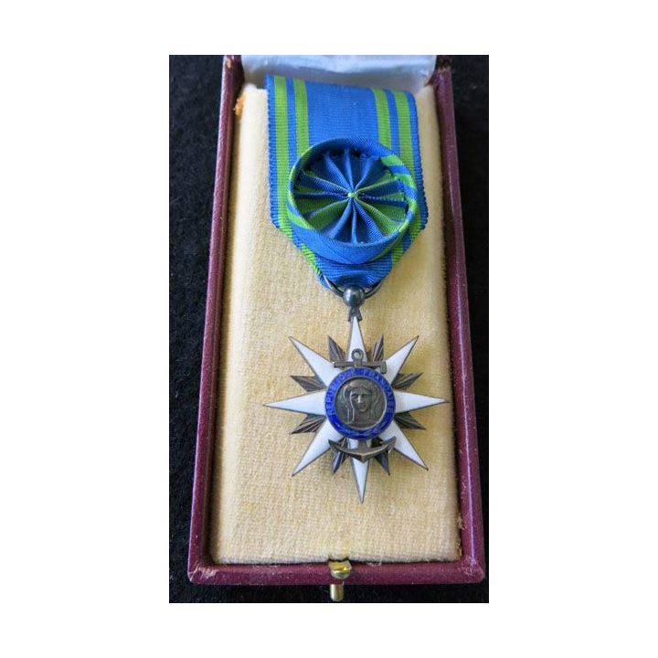 FRANCE : Médaille d'officier de l'Ordre du Mérite Maritime en émail  dans sa boite