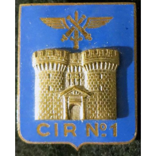 CIR N° 1 : insigne métallique du centre d’instruction régional N° 1 de fabrication Drago G. 1188 en émail
