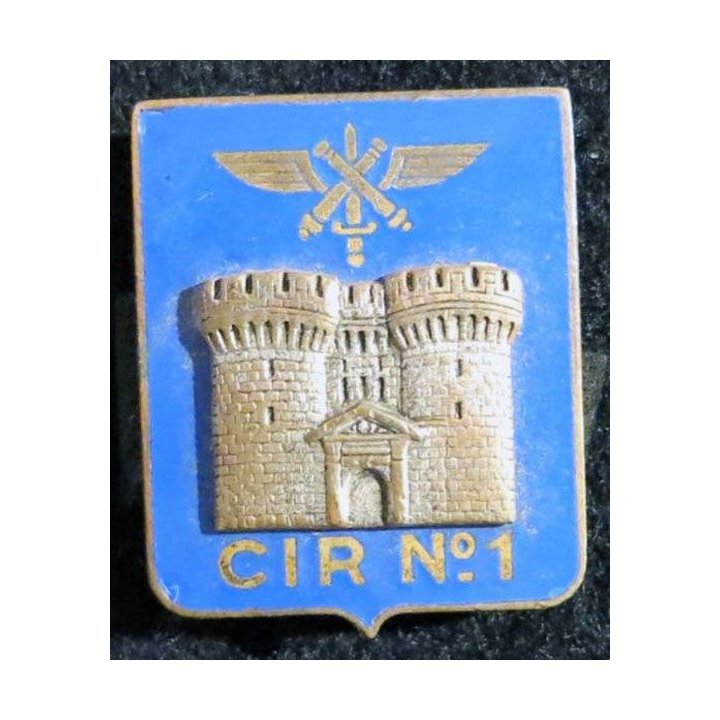CIR N° 1 : insigne métallique du centre d’instruction régional N° 1 de fabrication Drago G. 1188 en émail