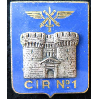 CIR N° 1 : insigne métallique du centre d’instruction régional N° 1 de fabrication Drago G. 1188 en émail