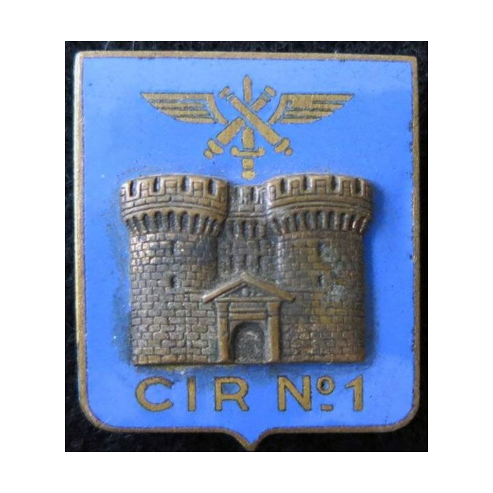 CIR N°1 : insigne métallique du centre d’instruction régional N° 1 de fabrication Drago G. 1188 émail