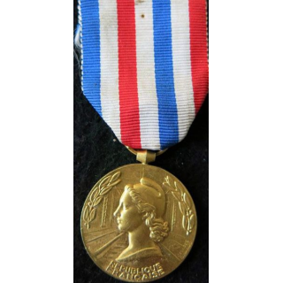 FRANCE : médaille d'honneur des chemins de fer attribuée en 1969 à R. BAUDION en bronze doré
