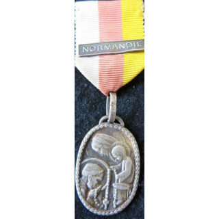 INSIGNE RELIGIEUX : Médaille du pèlerinage du rosaire à Notre Dame de Lourdes avec barette "Normandie"