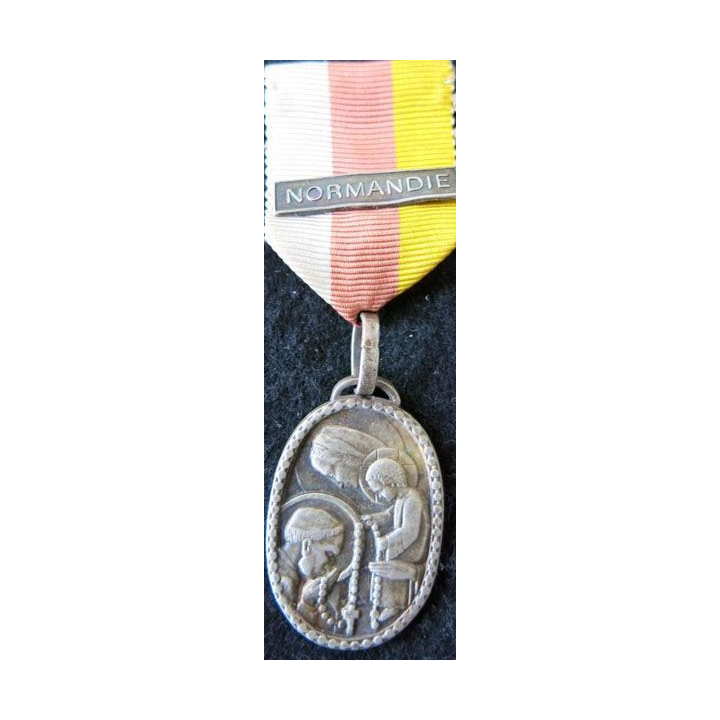 INSIGNE RELIGIEUX : Médaille du pèlerinage du rosaire à Notre Dame de Lourdes avec barette "Normandie"