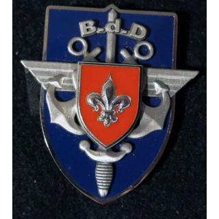 BDD LILLE : insigne de la base de défense de Lille de fabrication Arthus Bertrand G. 5204
