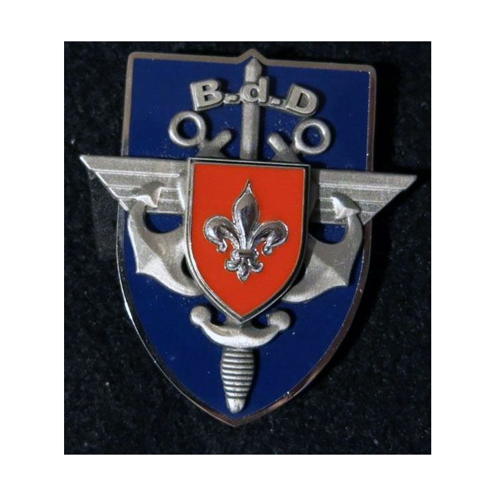 BDD LILLE : insigne de la base de défense de Lille de fabrication Arthus Bertrand G. 5204