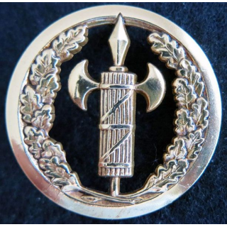 INSIGNE DE BÉRET : insigne de bérêt de la justice militaire de fabrication Beraudy-Vaure dos plat doré