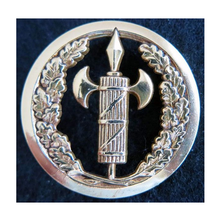 INSIGNE DE BÉRET : insigne de bérêt de la justice militaire de fabrication Beraudy-Vaure dos plat doré