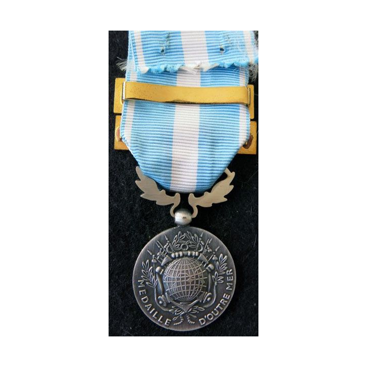 FRANCE : médaille d'outre mer en métal argenté avec barrettes Zaïre et Tchad