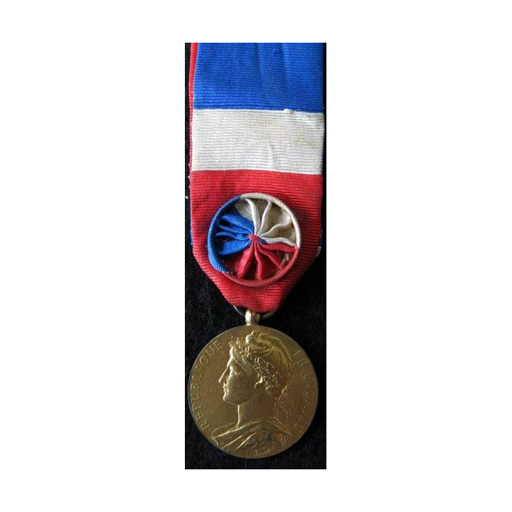 FRANCE : Médaille du travail du ministère du travail et de la sécurité sociale grade vermeil attribuée à J. Better 1949