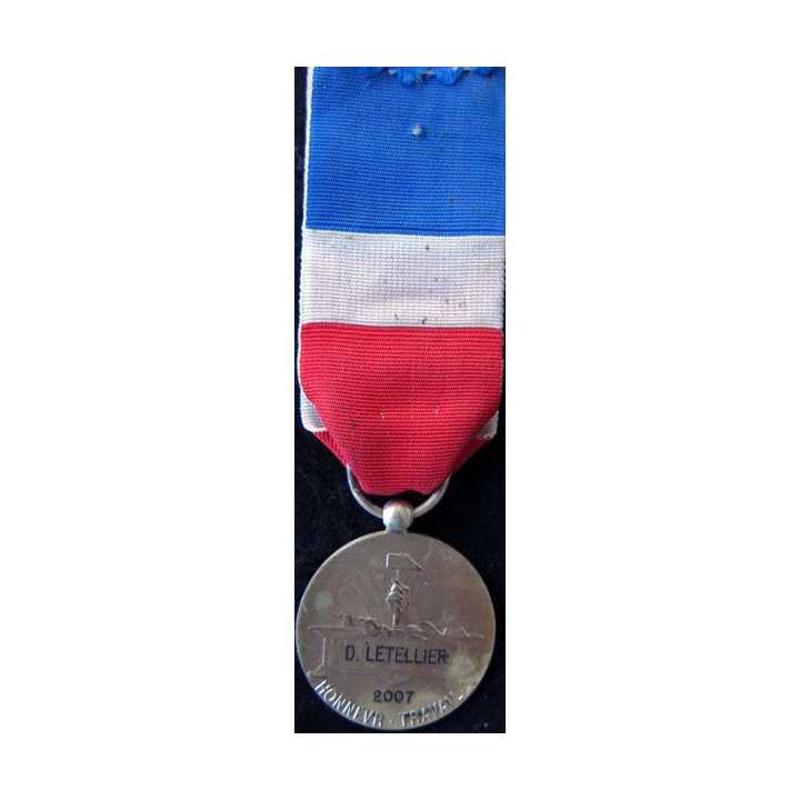FRANCE : Médaille d'honneur du travail du ministère du travail grade argent attribuée à D. Letellier en 2007