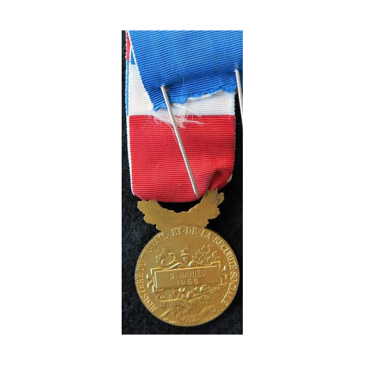 FRANCE : Médaille du travail du ministère du travail et de la sécurité sociale grade grand or attribuée à G. Mathieu 1966