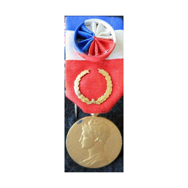 FRANCE : Médaille du travail du ministère du travail et de la sécurité sociale grade grand or attribuée à C. Matz 1952