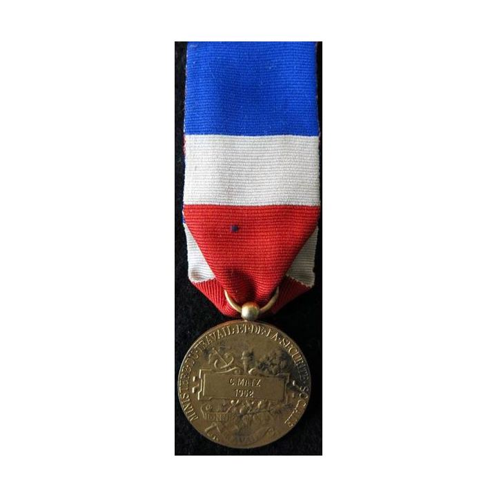 FRANCE : Médaille du travail du ministère du travail et de la sécurité sociale grade grand or attribuée à C. Matz 1952