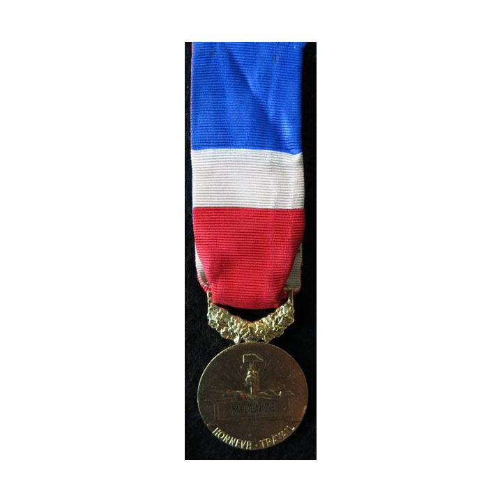 FRANCE : Médaille d'honneur du travail du ministère du travail grade or attribuée à M. Denize