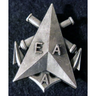 EAA  : insigne métallique de l'école d’administration de l’armement de fabrication Fraisse G. 3138