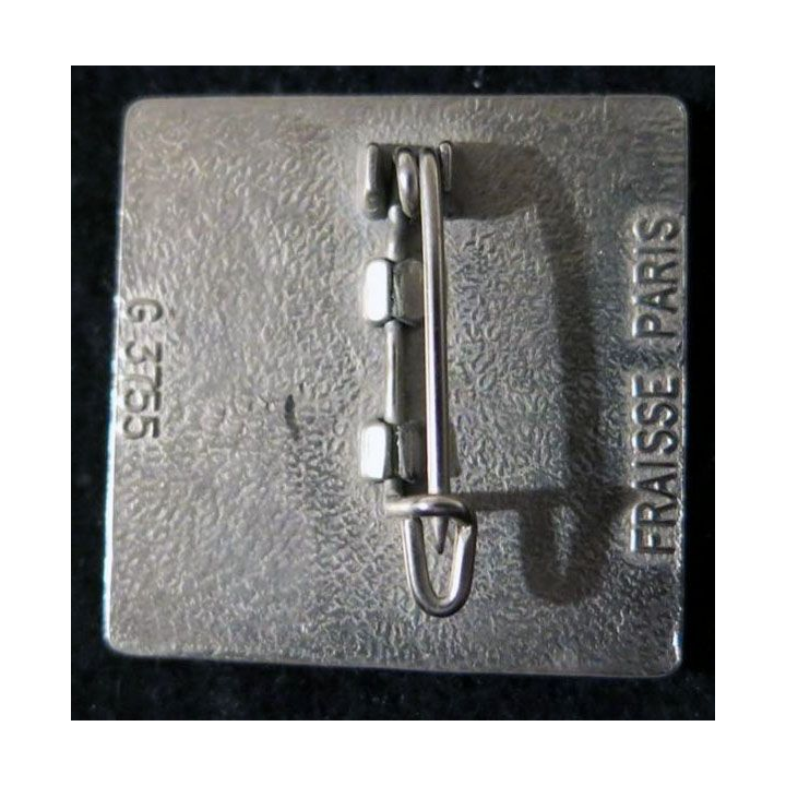 DGA : insigne métallique de la direction générale de l'armement de fabrication Fraisse Paris G. 3755