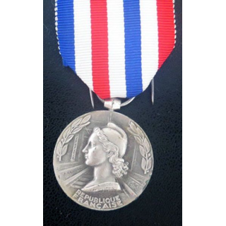 médaille d'honneur des chemins de fer attribuée en 1971 à R. POITOUT